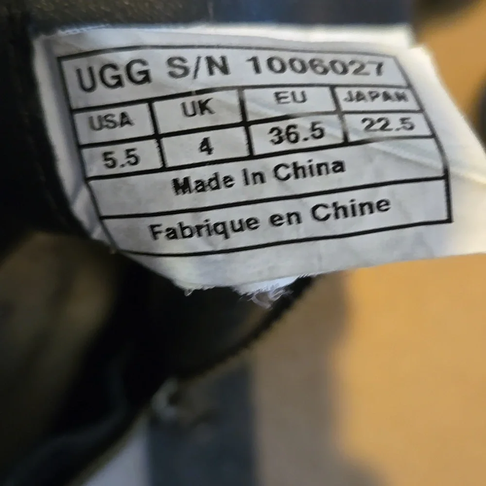 UGG Black Ankle Booties W Straps Sz 5.5 - Picture 8 of 8